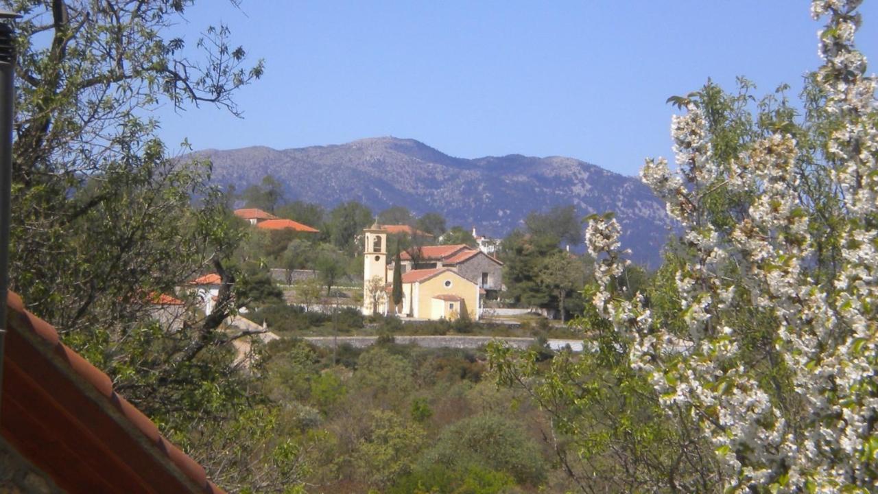 فيلا Stone House In A Quiet Landscape, Leonidion المظهر الخارجي الصورة