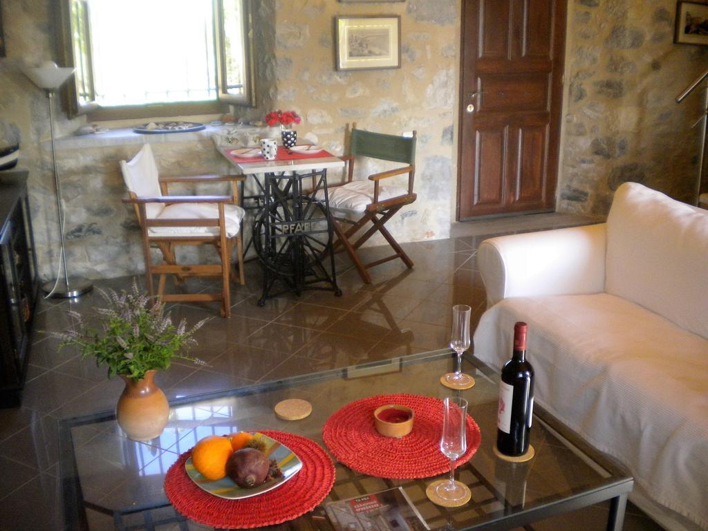 فيلا Stone House In A Quiet Landscape, Leonidion المظهر الخارجي الصورة