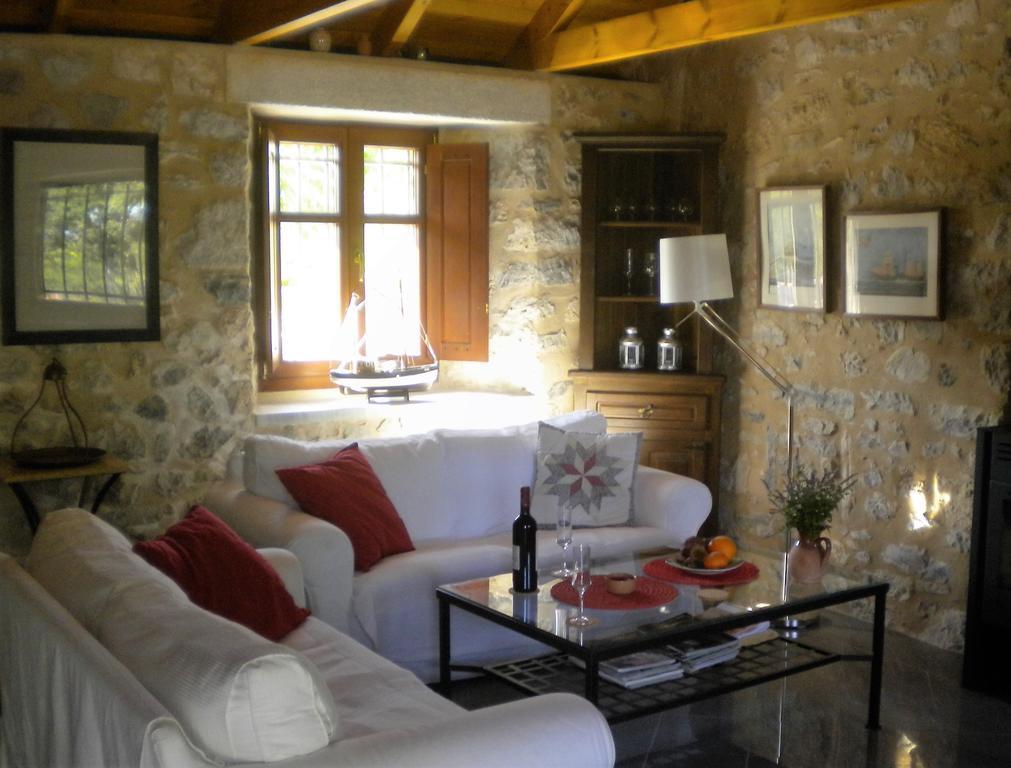 فيلا Stone House In A Quiet Landscape, Leonidion المظهر الخارجي الصورة