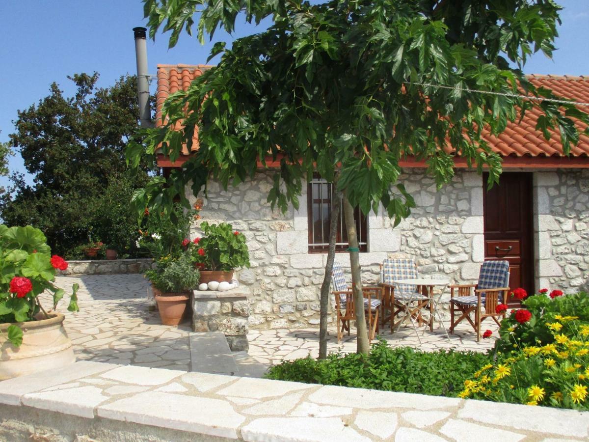 فيلا Stone House In A Quiet Landscape, Leonidion المظهر الخارجي الصورة